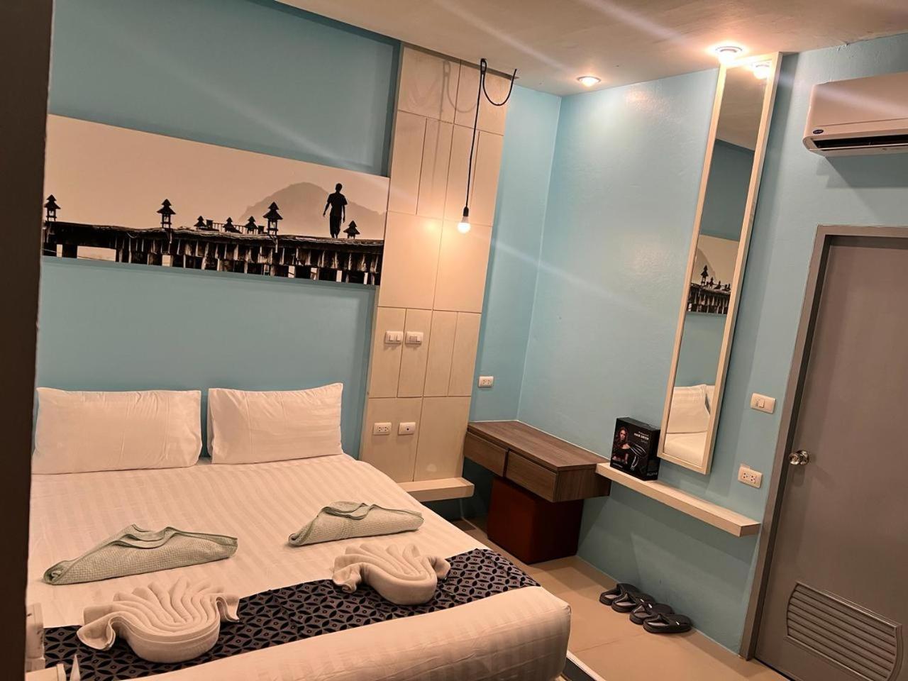 Hotel The Journey Patong New Екстер'єр фото