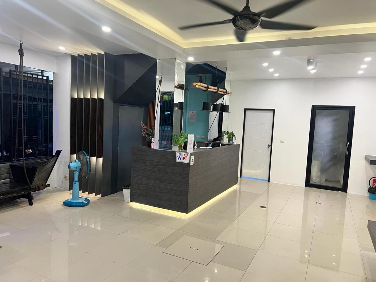 Hotel The Journey Patong New Екстер'єр фото