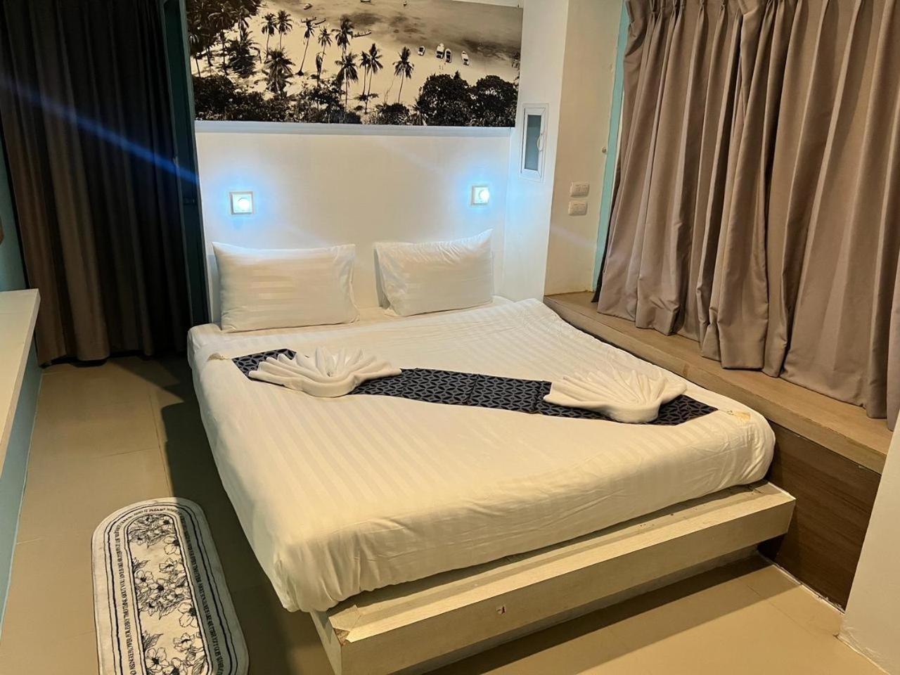 Hotel The Journey Patong New Екстер'єр фото